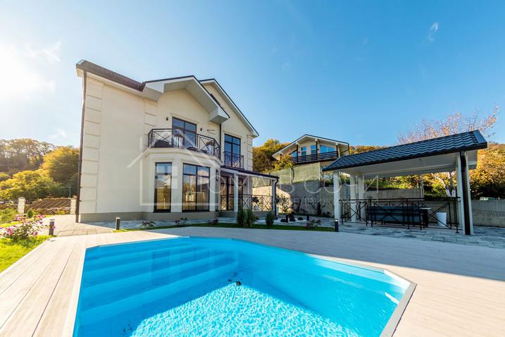 Дом в коттеджном поселке с видом на горы №1