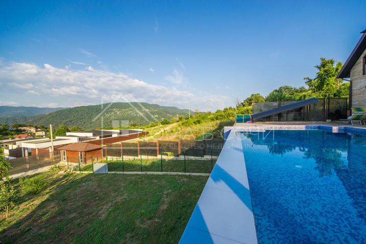 Коттедж с переливным бассейном в Сочи №9