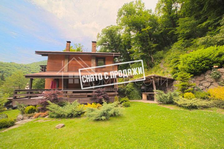 Особняк с большим участком на ул. Дворцовой №3