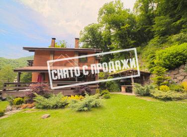 Особняк с большим участком на ул. Дворцовой №3