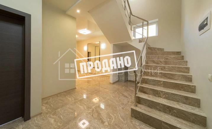 Дом с ремонтом в коттеджном городке №9