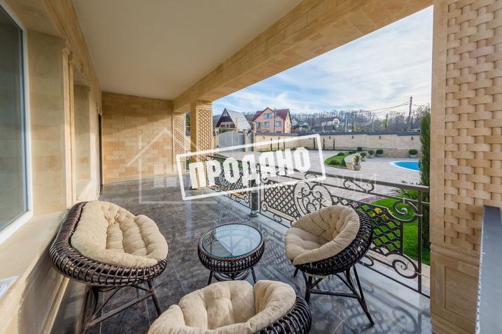 Домовладение с бассейном №21