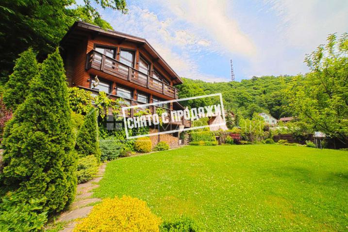 Особняк с большим участком на ул. Дворцовой №6