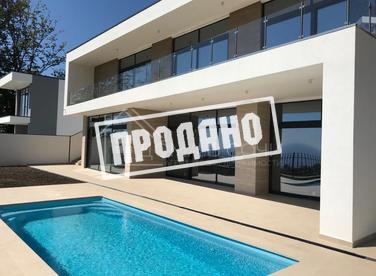 Дом с стиле хай-тек с панорамным видом на море №1