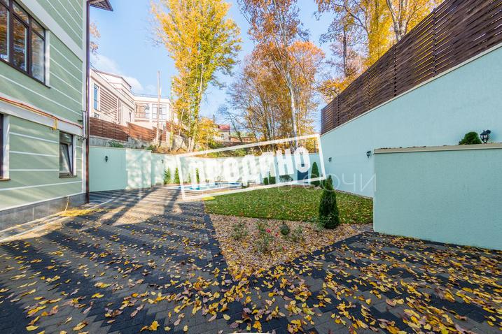 Современный коттедж с бассейном №15