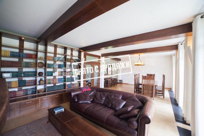 Особняк с большим участком на ул. Дворцовой №9