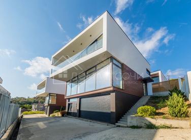 Современный особняк с бассейном №1