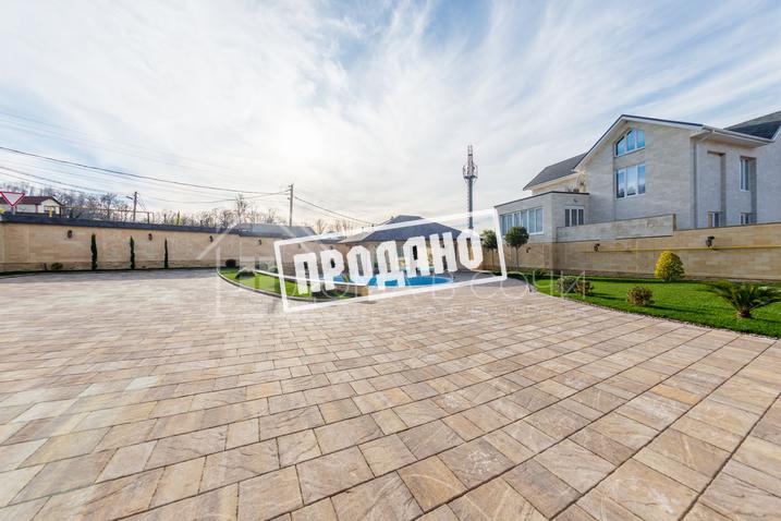 Домовладение с бассейном №12