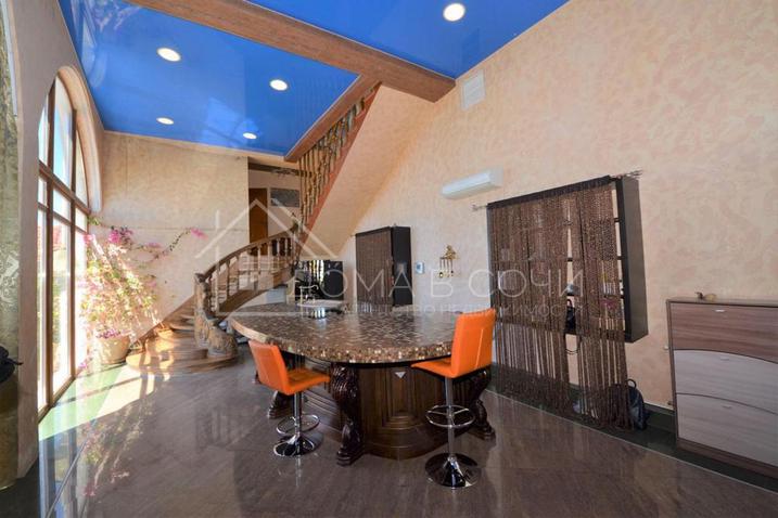 Красивый дом в собственном парке №3