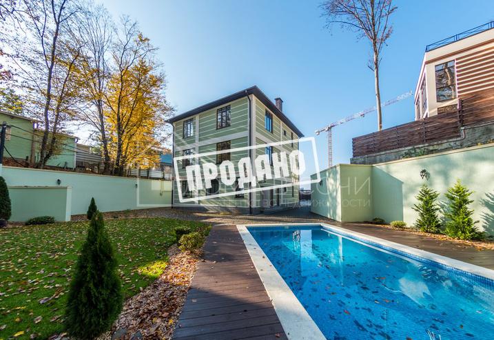 Современный коттедж с бассейном №11