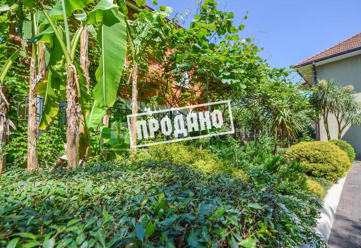 Дом в классическом стиле у санатория Золотой колосс №10