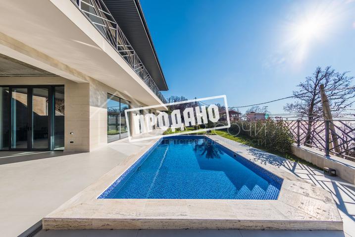 Коттедж с видом на море в стиле Райта №11