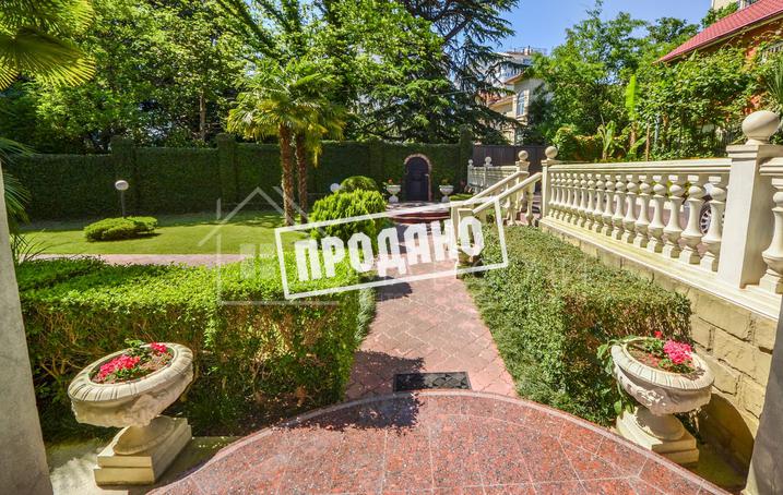 Дом в классическом стиле у санатория Золотой колосс №8