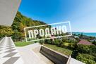 Современный дом у моря