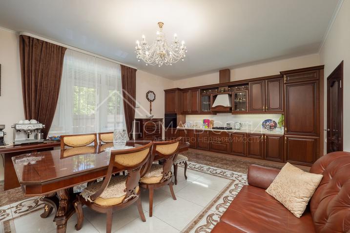 Домовладение из кирпича на ул. Измайловской №11