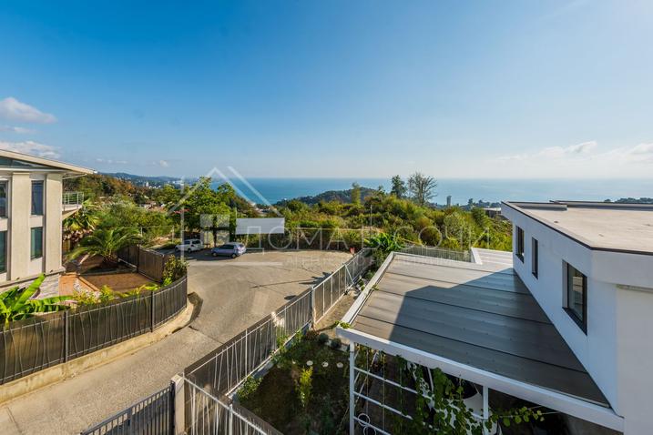 Современный особняк с бассейном №6