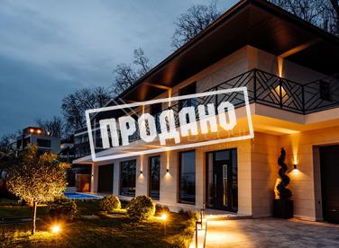 Коттедж с видом на море в стиле Райта №5