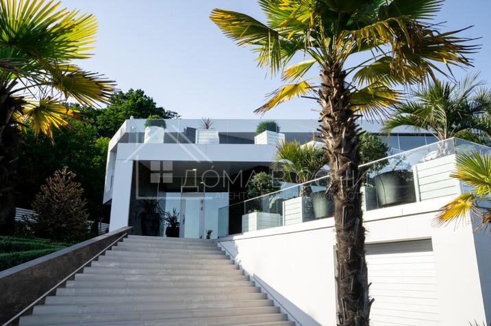 Дизайнерский особняк в горах Хосты №30