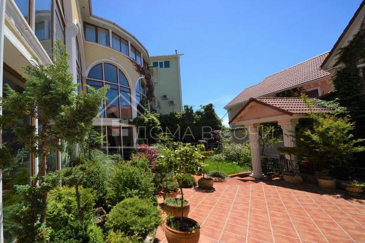 Красивый дом в собственном парке №10