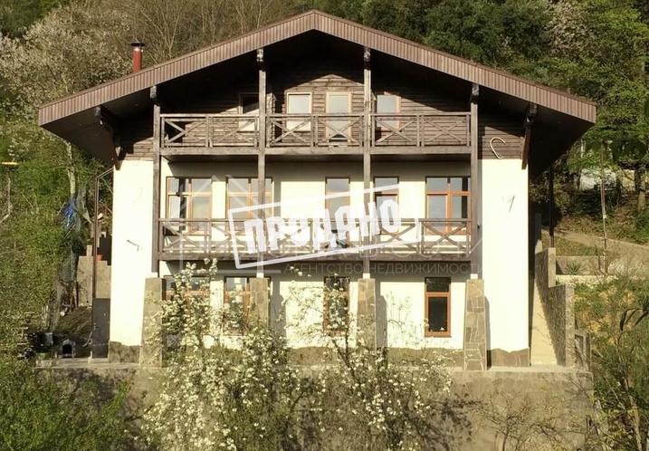 Дом в стиле альпийского шале рядом с Хостой №1