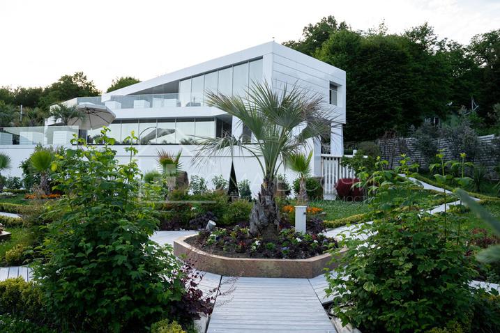 Дизайнерский особняк в горах Хосты №9