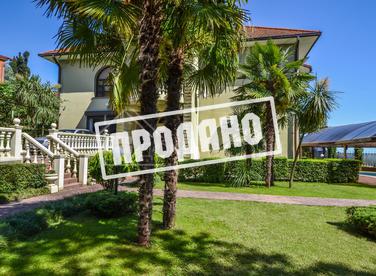 Дом в классическом стиле у санатория Золотой колосс №2