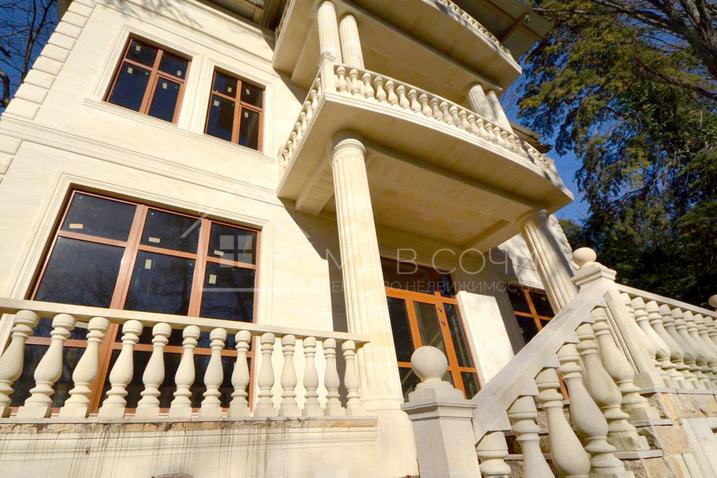 Дом с отделкой из дагестанского камня у санатория Орджоникидзе №6