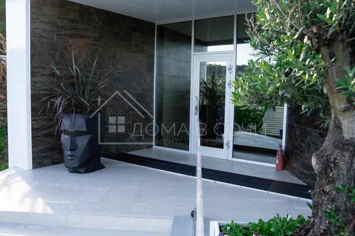 Дизайнерский особняк в горах Хосты №25