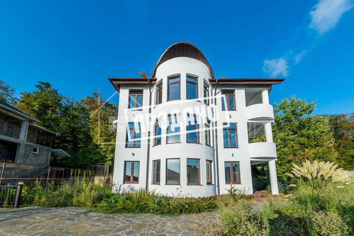 Белоснежный коттедж с видом на море №1