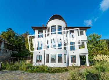 Белоснежный коттедж с видом на море №1