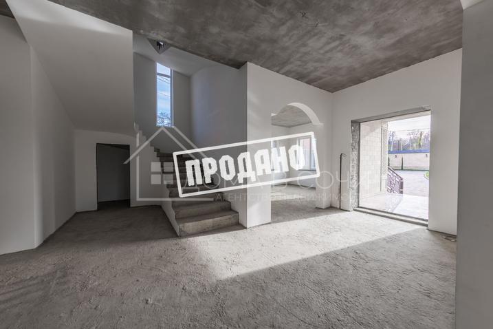 Домовладение с бассейном №24