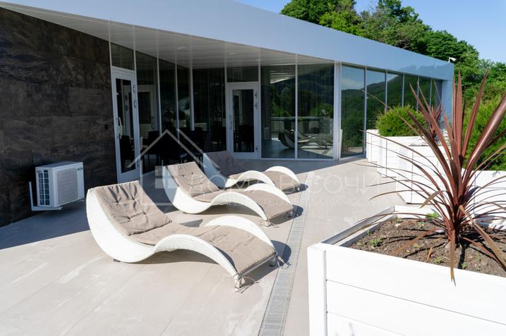 Дизайнерский особняк в горах Хосты №16