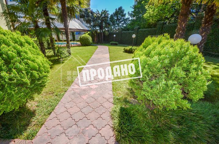 Дом в классическом стиле у санатория Золотой колосс №11