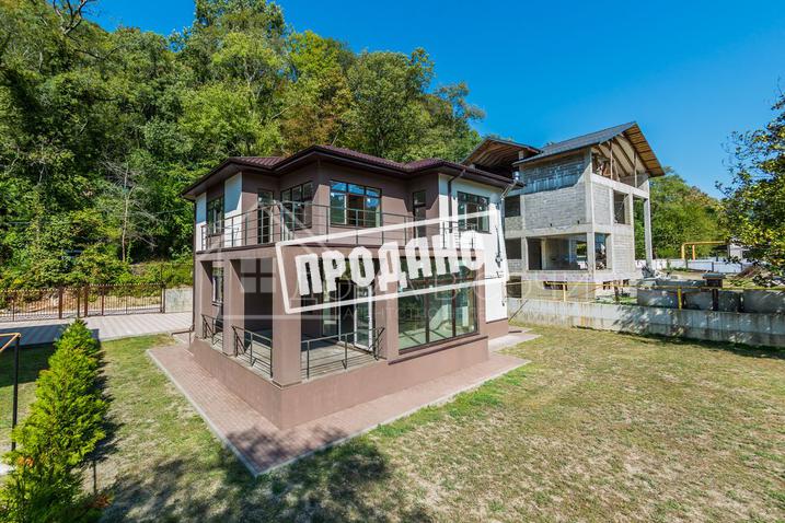 Современный коттедж у реки №4