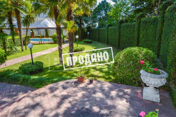 Дом в классическом стиле у санатория Золотой колосс №13