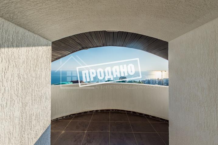 Белоснежный коттедж с видом на море №12