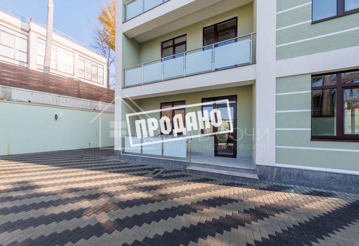 Современный коттедж с бассейном №8