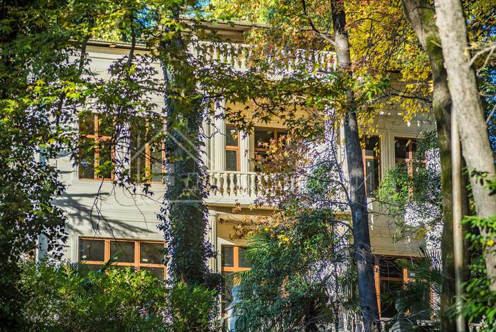 Дом с отделкой из дагестанского камня у санатория Орджоникидзе №14