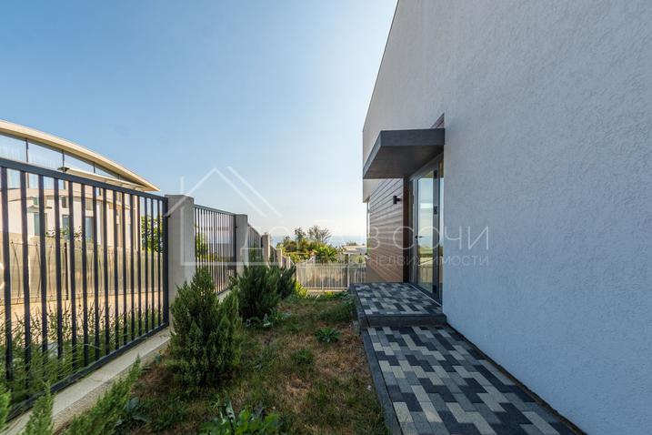 Современный особняк с бассейном №11