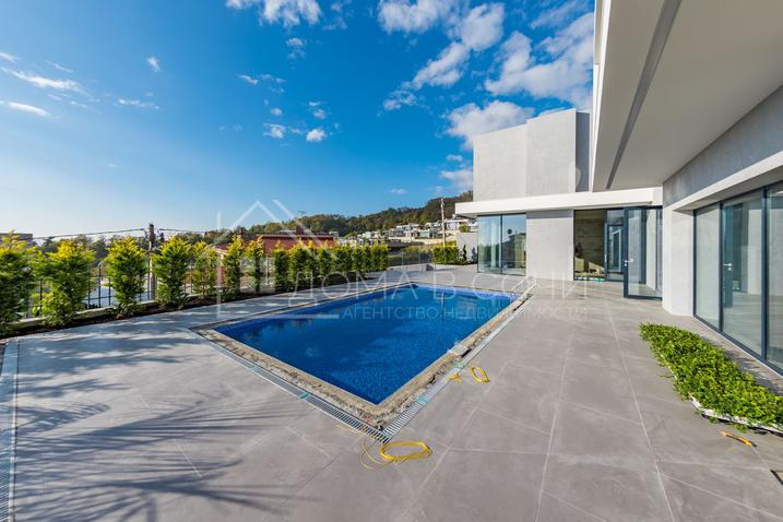 Архитектурный дом с видом на море №3