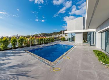 Архитектурный дом с видом на море №3