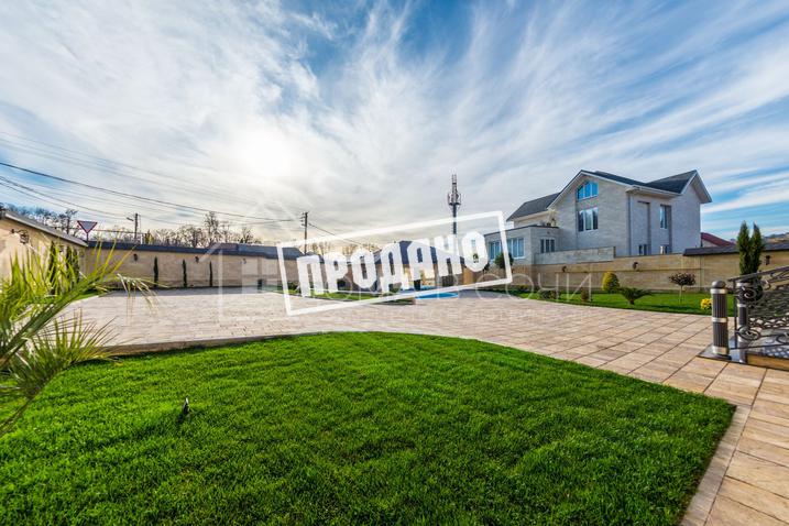 Домовладение с бассейном №13