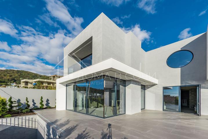 Архитектурный дом с видом на море №6