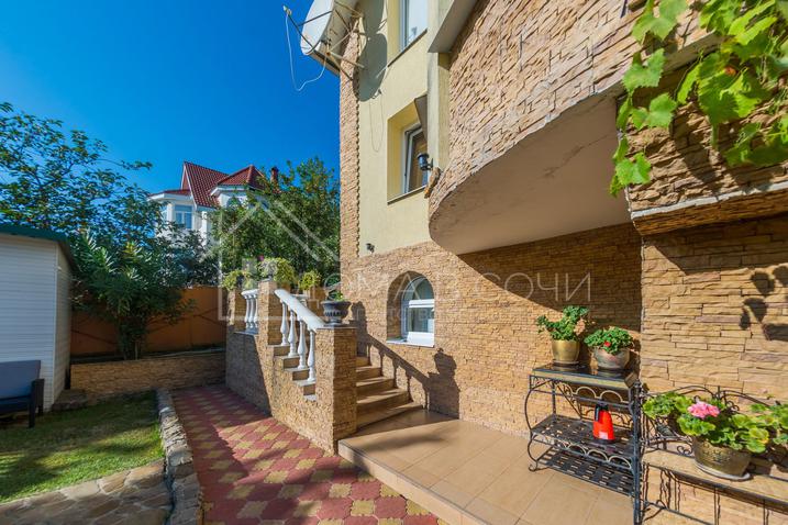 Красивый дом с парковой территорией №10