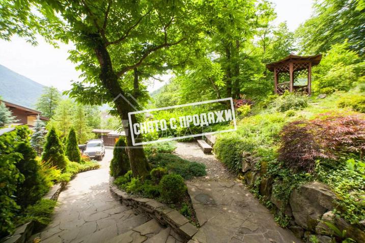 Особняк с большим участком на ул. Дворцовой №10