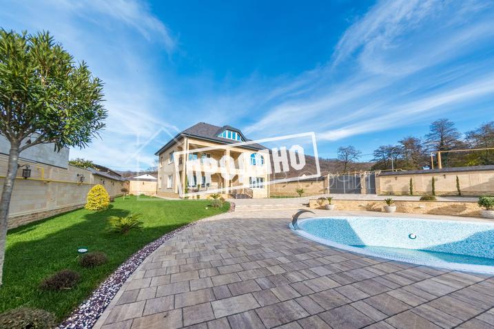 Домовладение с бассейном №2