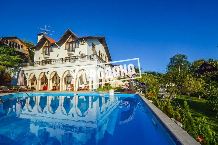 Роскошный особняк в средиземноморском стиле у моря №1