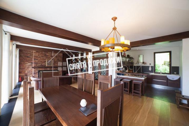 Особняк с большим участком на ул. Дворцовой №4