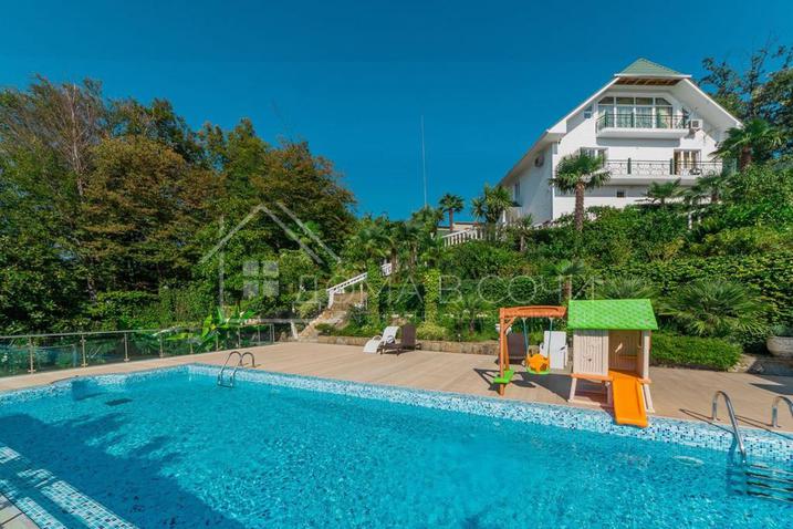 Вилла на 25 сотках с 12 метровым бассейном №1