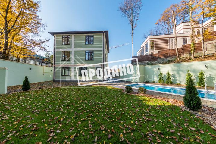 Современный коттедж с бассейном №13